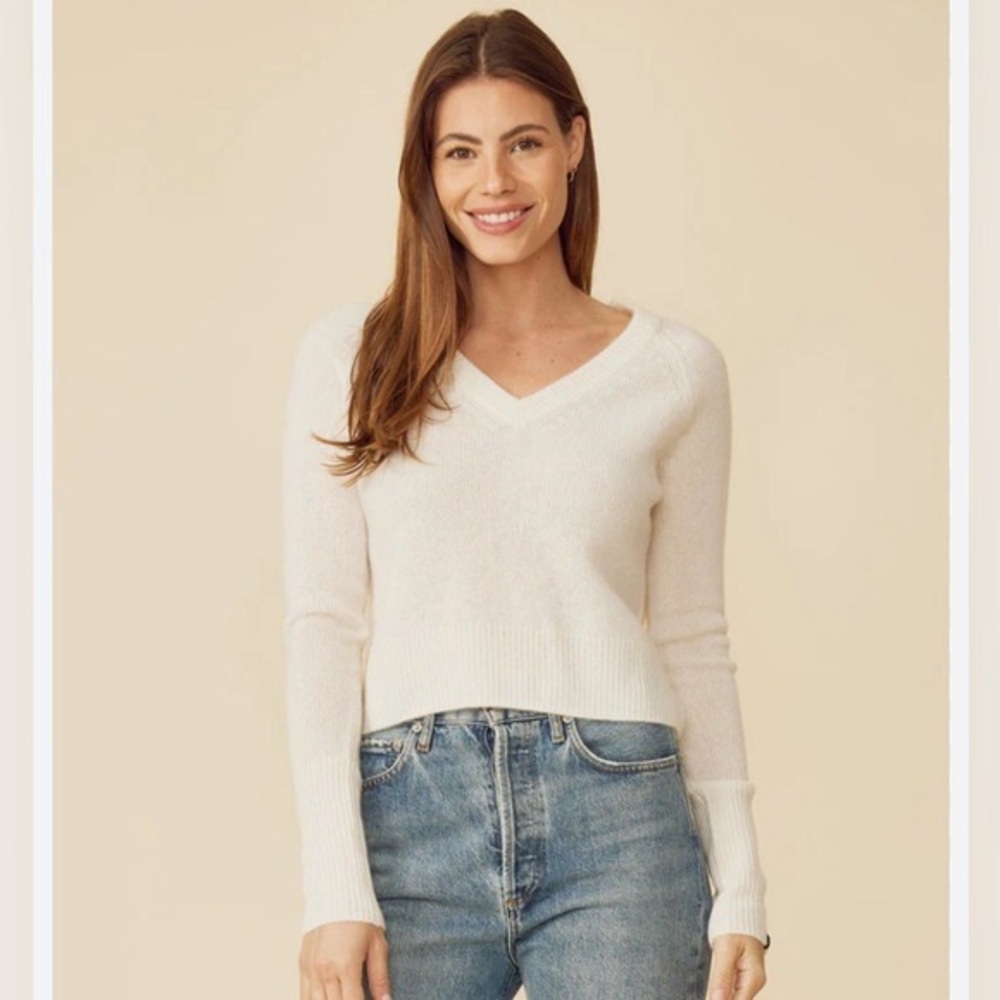 ONE GREY DAY IVORY BLAKELY CASHMERE‎ VNECK SWEATER Size Small
